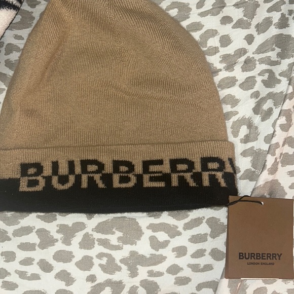 Burberry beanie never worn with tags! - Picture 1 of 4